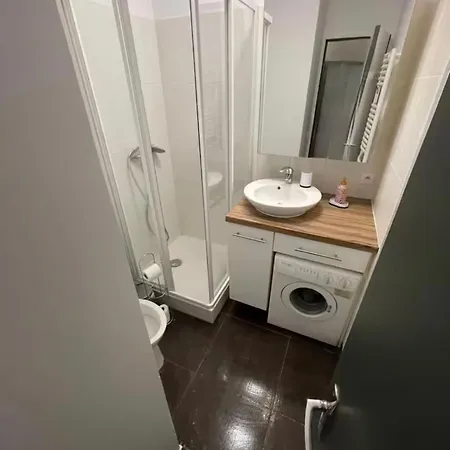 à 10 Mn Du Centre Et De La *